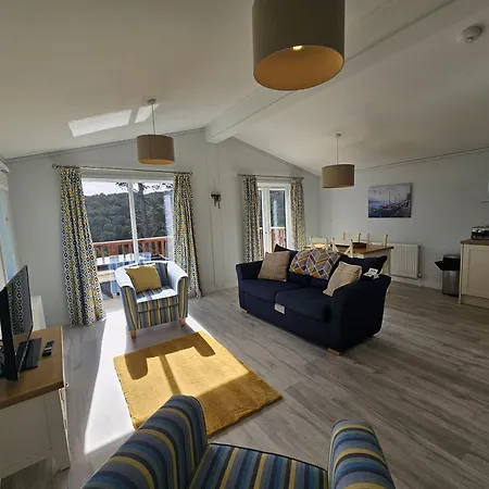 Lodge Two Bedroom In The Country - Owl, Peacock & Meadow