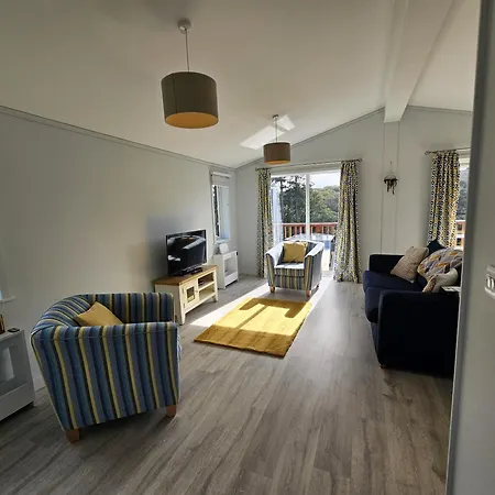 Lodge Two Bedroom In The Country - Owl, Peacock & Meadow