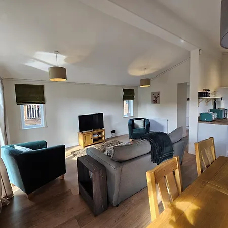 Lodge Two Bedroom In The Country - Owl, Peacock & Meadow Liskeard